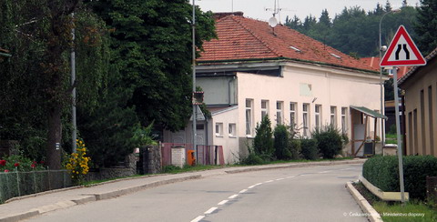 Tato značka upozorňuje na: