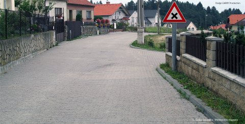 Tato dopravní značka upozorňuje na: