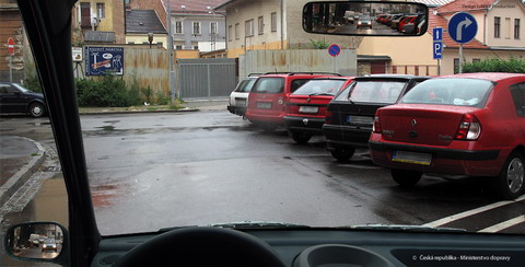 Na vyobrazené křižovatce musíte jako řidič vozidla z výhledu: