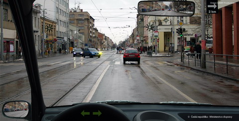 Jako řidič auta z výhledu v dané situaci: