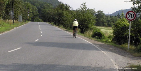 Je cyklista řidičem se všemi právy a povinnostmi účastníka provozu na pozemních komunikacích?