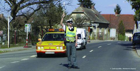 Tento pokyn policisty znamená: