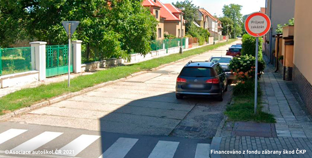 Může řidič projet úsekem označeným vyobrazenou dopravní značkou "Jiný zákaz", když si chce zkrátit cestu nebo objet komplikovanou dopravní situaci?